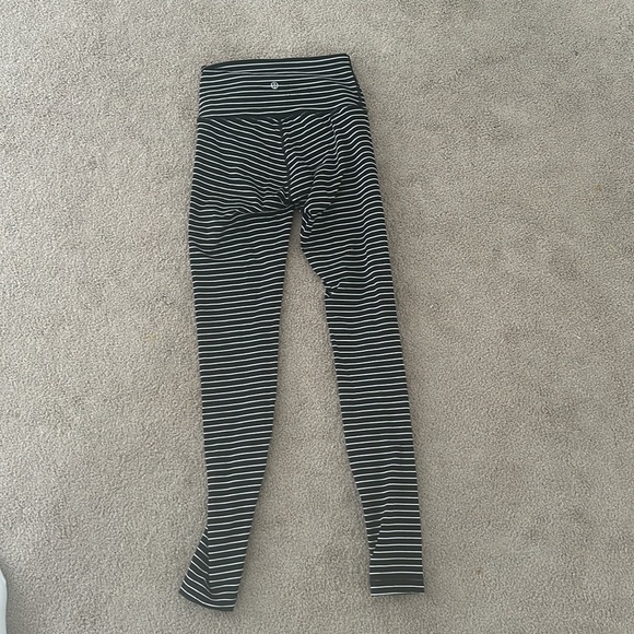Lululemon Wunder Train Leggings - Picture 2 of 4